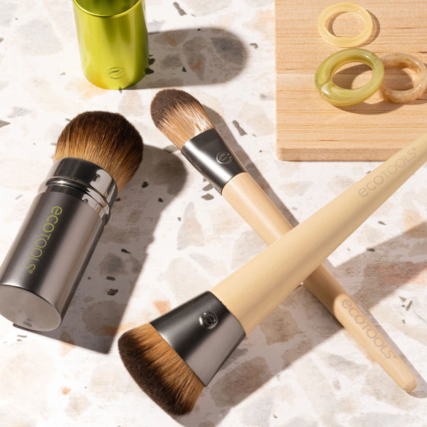 Retractable face makeup brush with brown bristles and light wood-colored handle